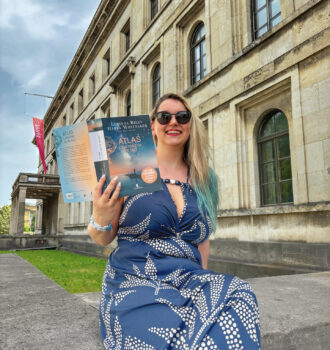 Munich sur les traces des sept soeurs Atlas devant le conservatoire de Munich