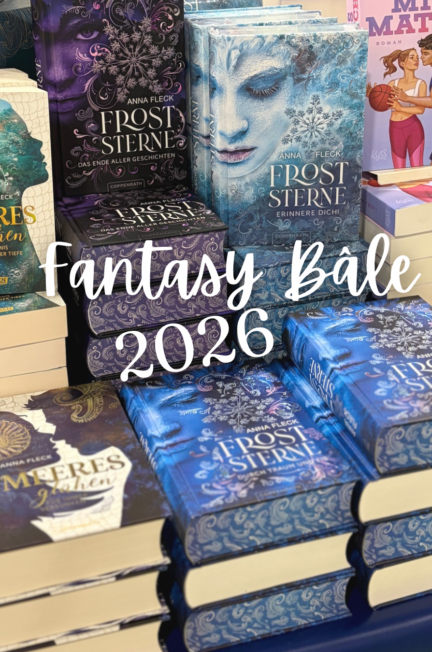 Pile de romans fantasy aux couvertures bleues et violettes exposés sur un stand lors de la Fantasy Bâle édition 2026.