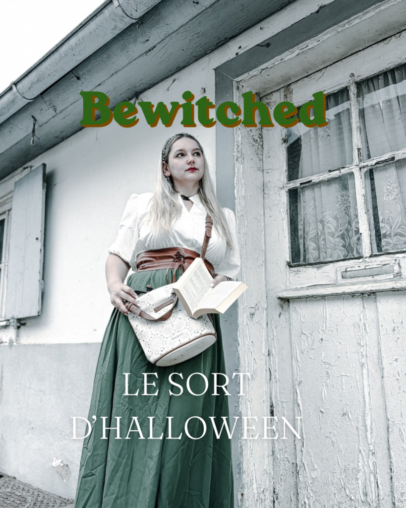 Femme vêtue d’une blouse blanche et d’une longue jupe verte devant une maison ancienne, tenant un livre ouvert et un sac, avec le titre « Bewitched : le sort d’Halloween ».